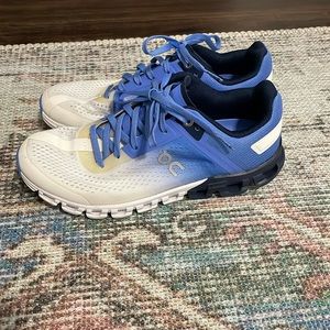 On-cloud blue shoes women’s size 6